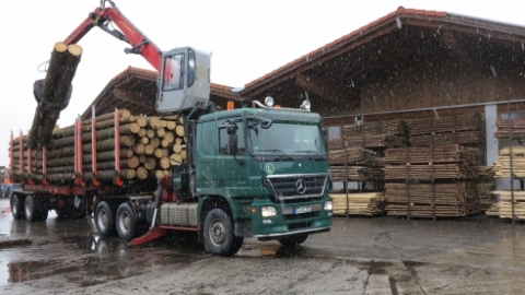 Betriebseigener Holzsattelschlepper Betriebseigener Holzsattelschlepper