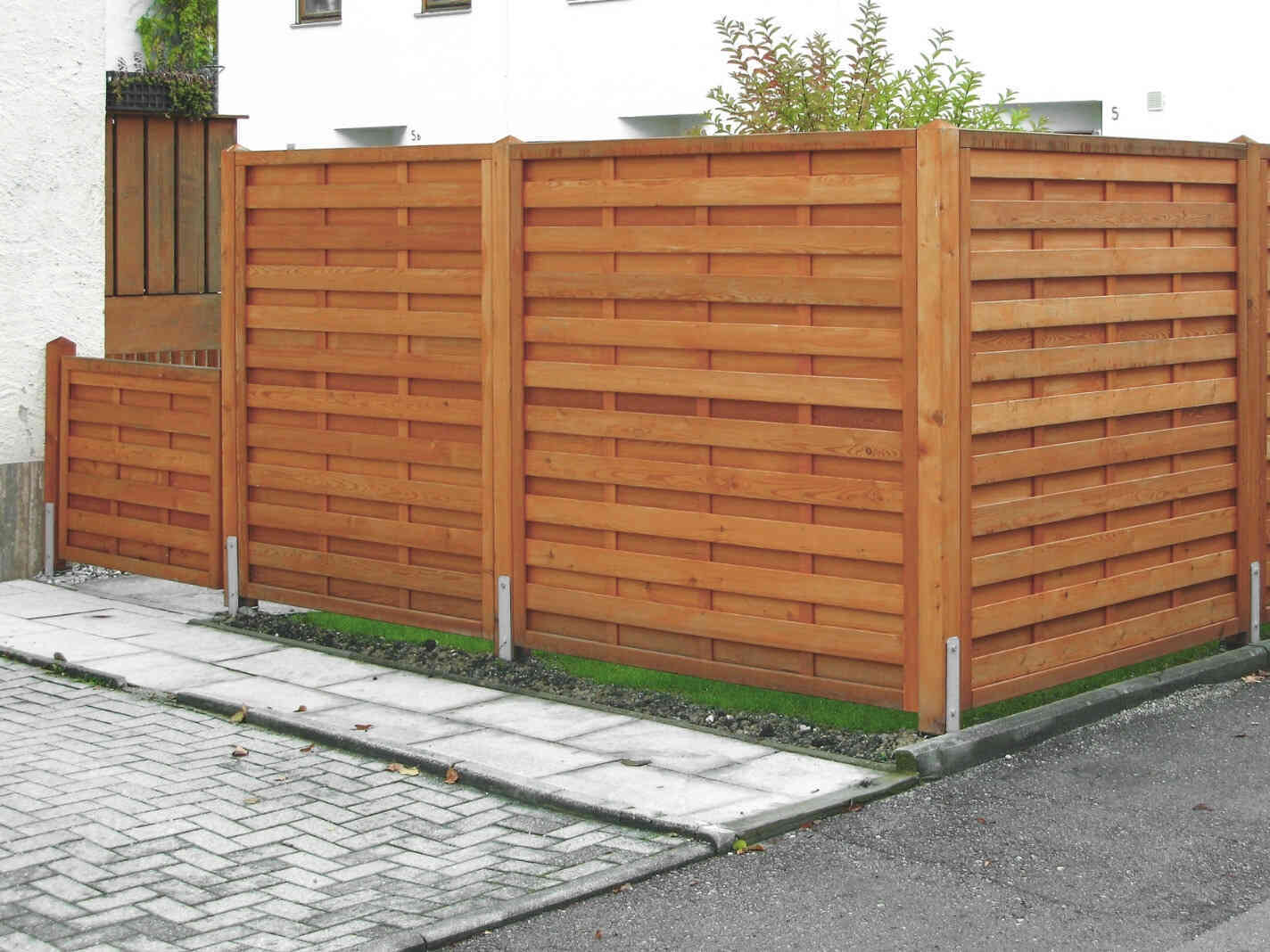 Sichtzschutzelemente oben gerade aus L&auml;rchenholz