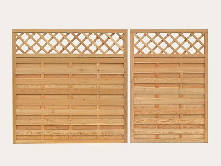 Sichtschutzelement aus Lärchenholz im Garten verbaut