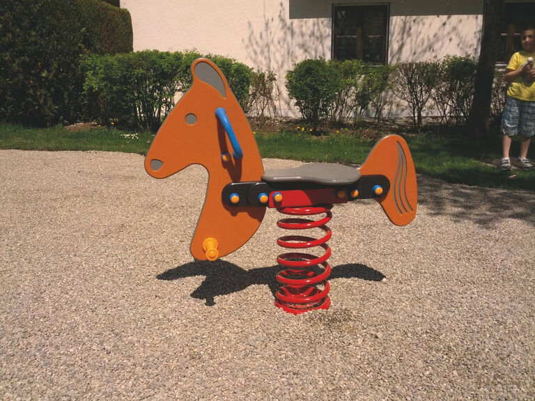Federspielgerät auf einem Spielplatz