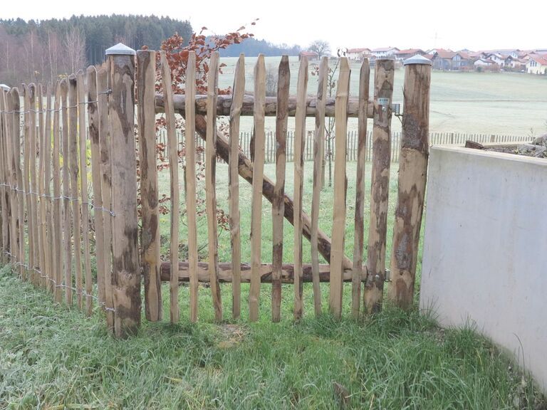 Holztüren und Holztore für Edelkastanienzaun in individueller Ausführung
