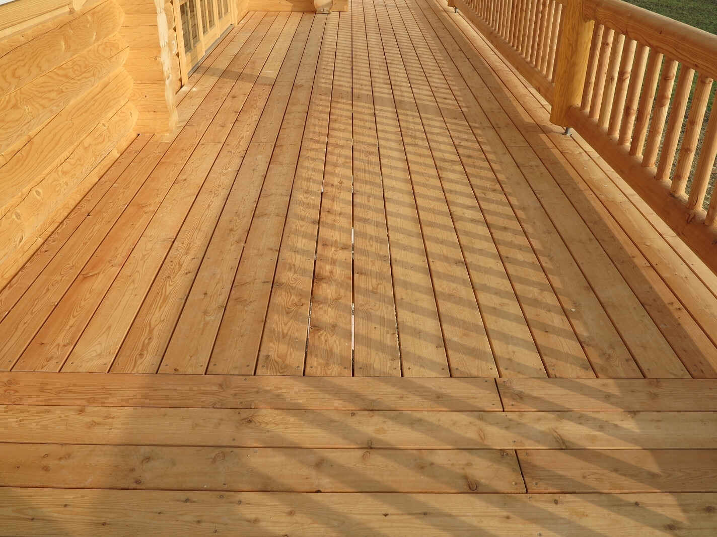 Holzterrasse aus steirischer Gebirgsl&auml;rche
