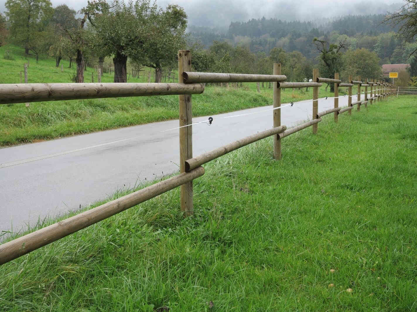 Koppelzaun bzw. Weidezaun aus imprägnierten Holz Koppelzaun bzw. Weidezaun aus imprägnierten Holz