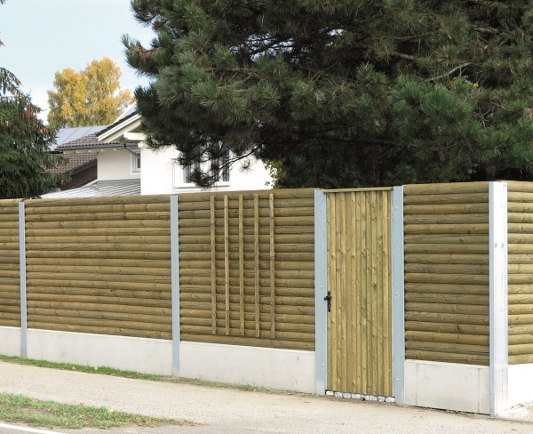 Sichtschutzzäune aus Rundhölzern