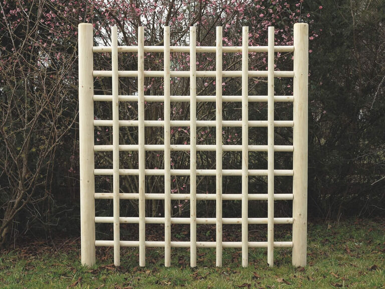 Rankgitter bzw. Spaliergitter als Rosenbogen