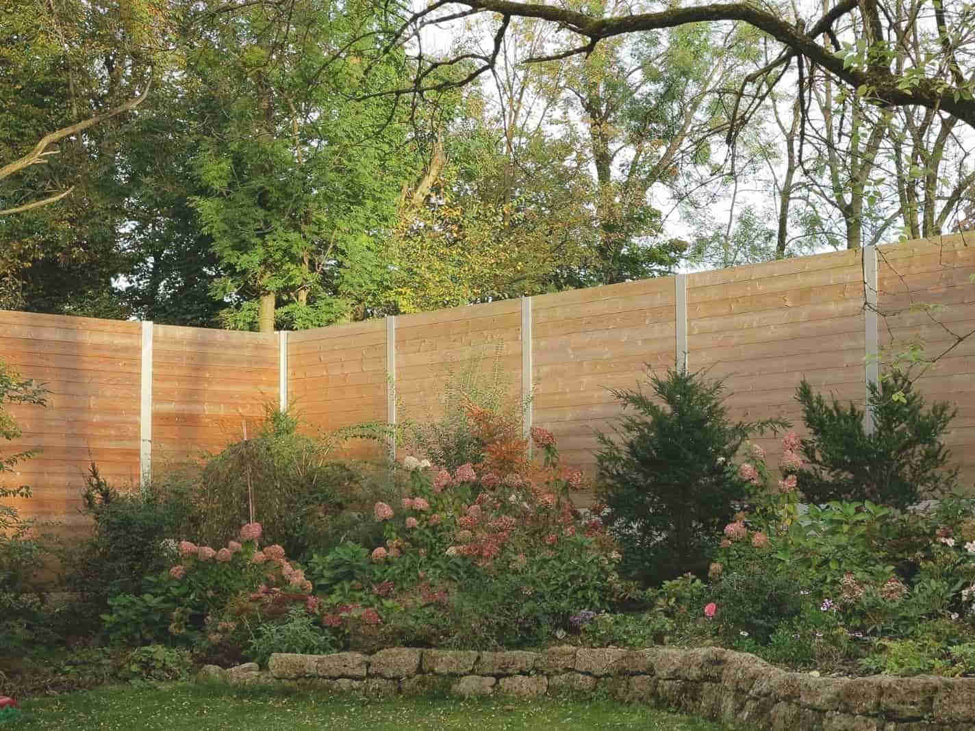 Bohlen L&auml;rm- und Sichtschutzwand aus Holz f&uuml;r mehr Privatsph&auml;re, Lichtdurchl&auml;ssigkeit und Schallschutz