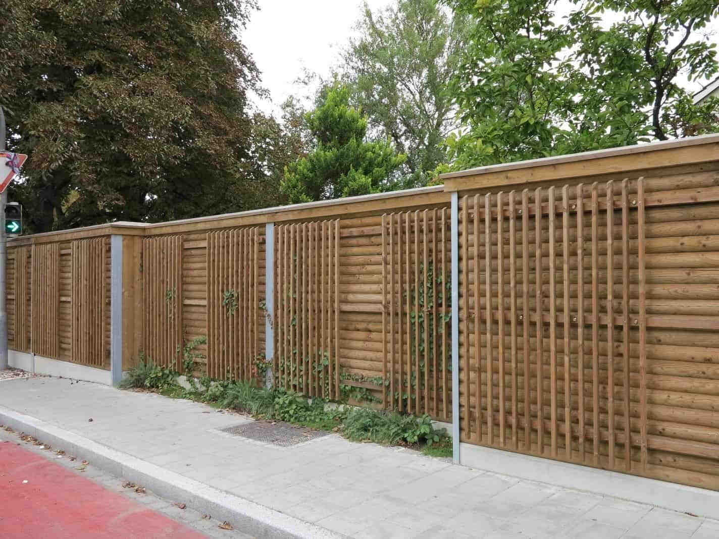 Robuste Rundholz-Lärmschutzwand für kommunale Anlagen