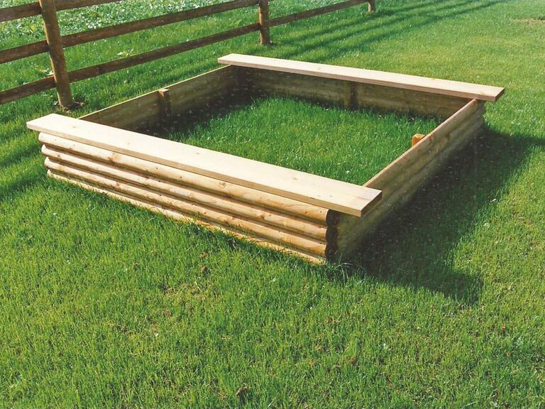 Holzspielgerät als Sandkasten