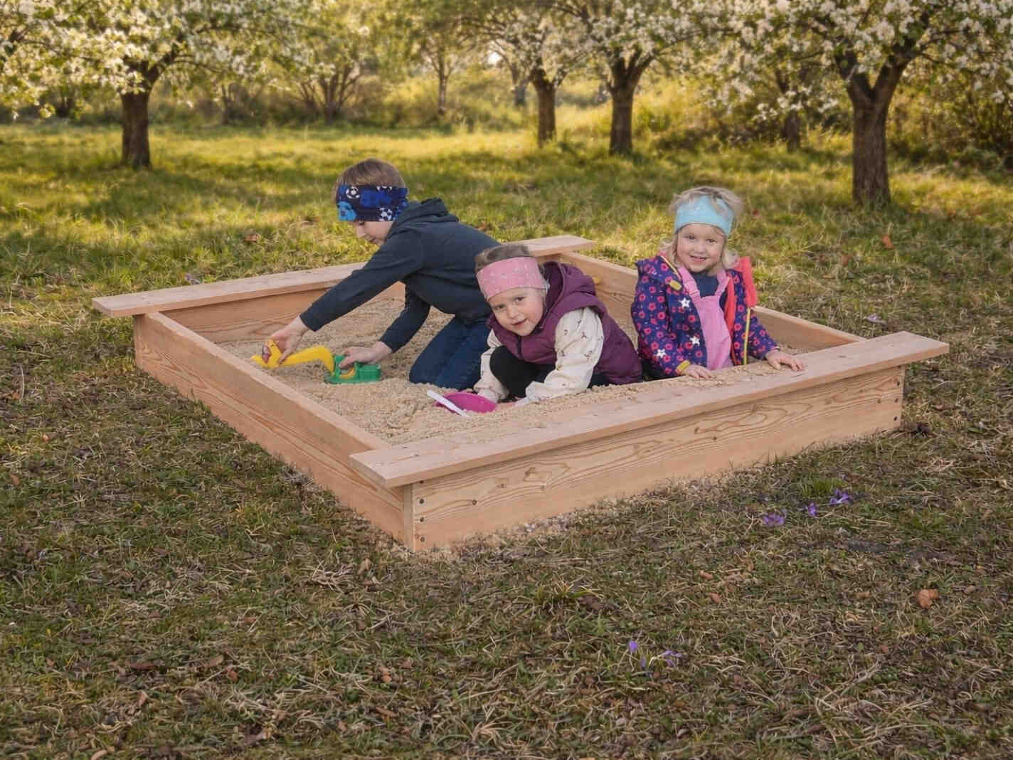 Sandkasten aus Gebirgsl&auml;rchenholz